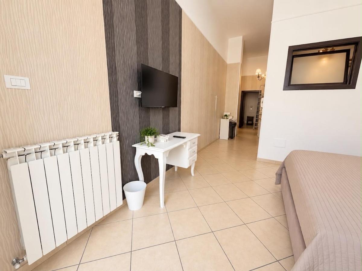 Airport International Room -Free parking - B&B Napoli