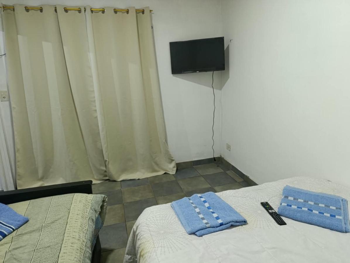 Complejo Cruce Varela - Chambres d'hôtes Berazategui