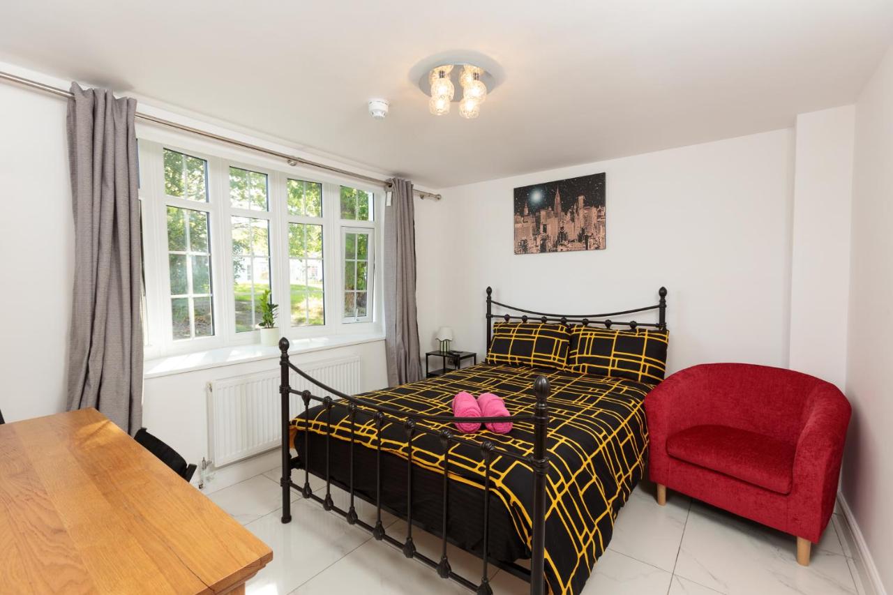 Ensuite Room near Airbus & Rolls-Royce, Southmead hospital - Chambres d'hôtes Bristol