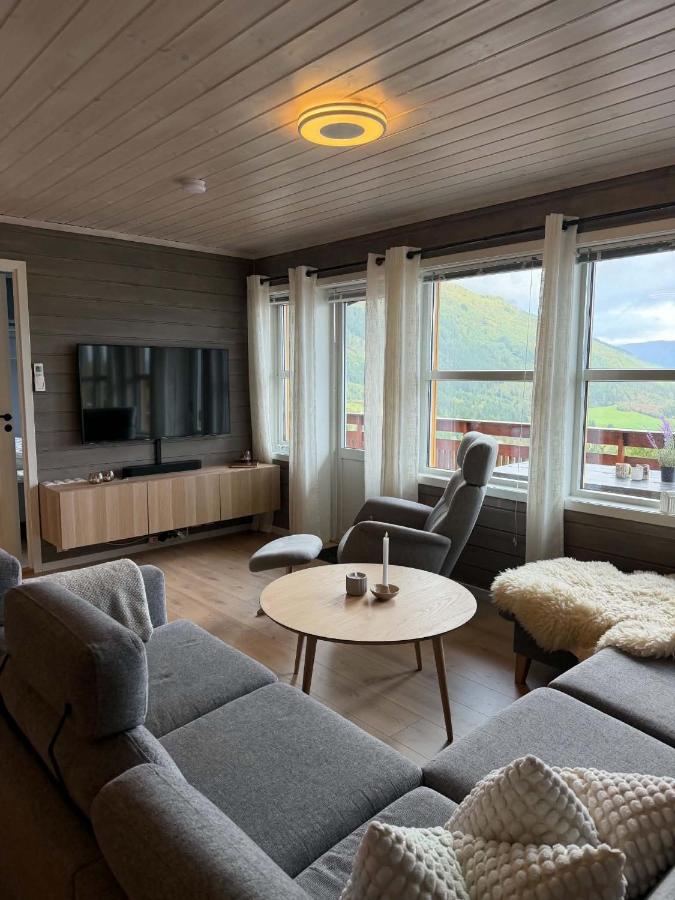 Stylish Bavallen apartment with mountain view! - B&B Reino de Voss