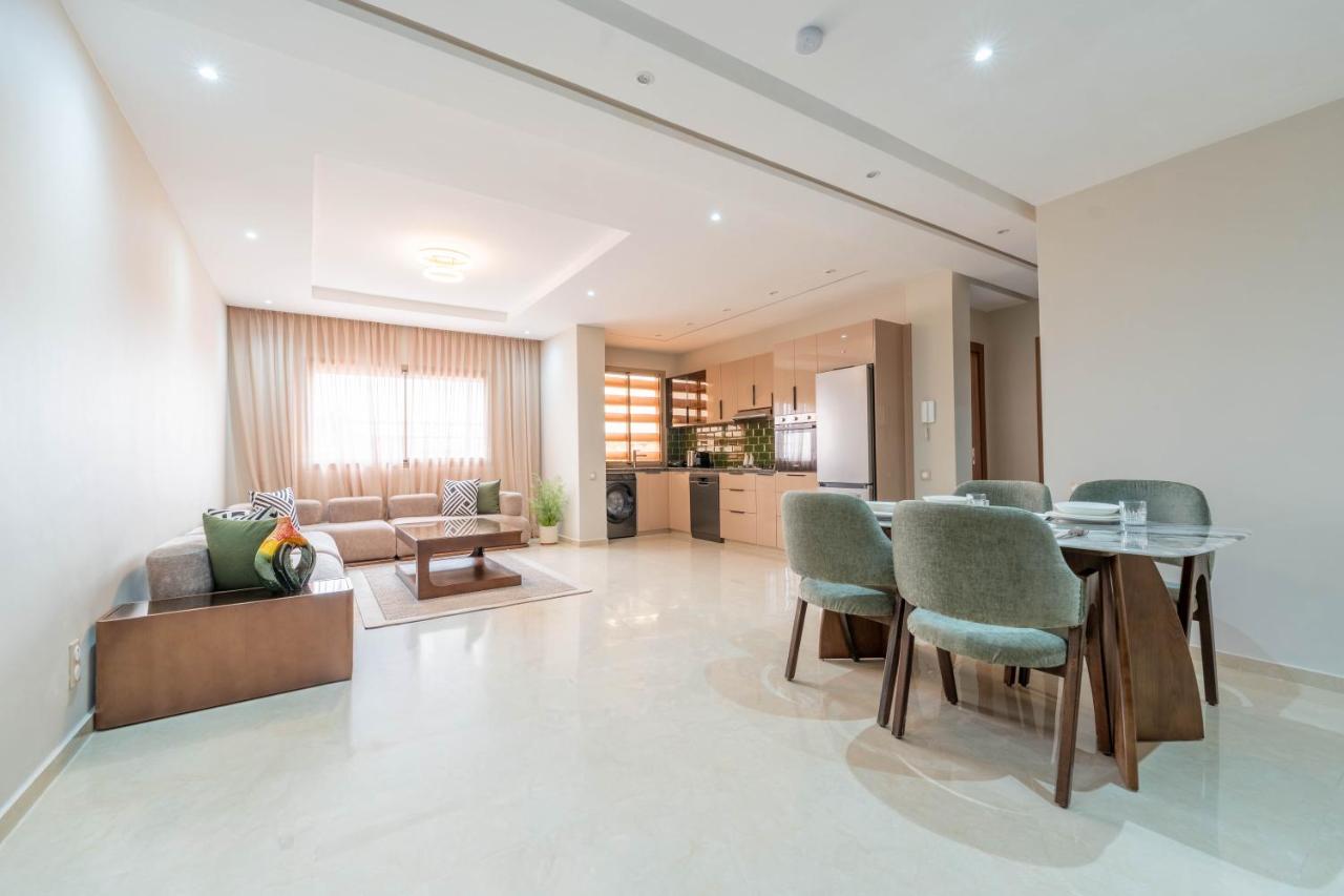 Modernes Apartment mit Poolblick & Balkon - B&B Marrakech