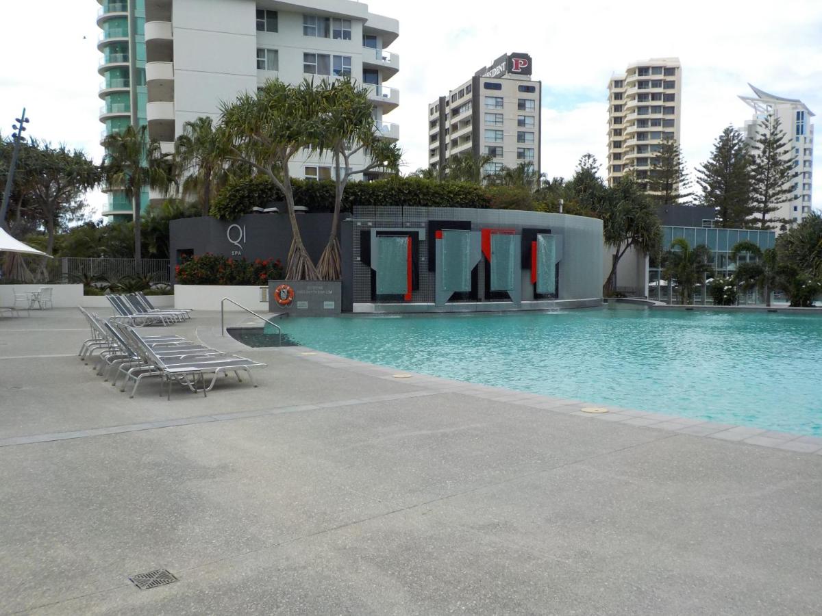 Circle on Cavill Apartments - HR Surfers Paradise - B&B Gold Coast