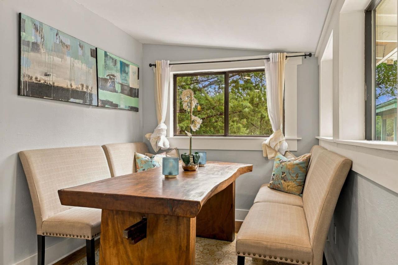 Red Rock Retreat with Amazing Patio and Hot Tub for family - Bed and Breakfast Sedona