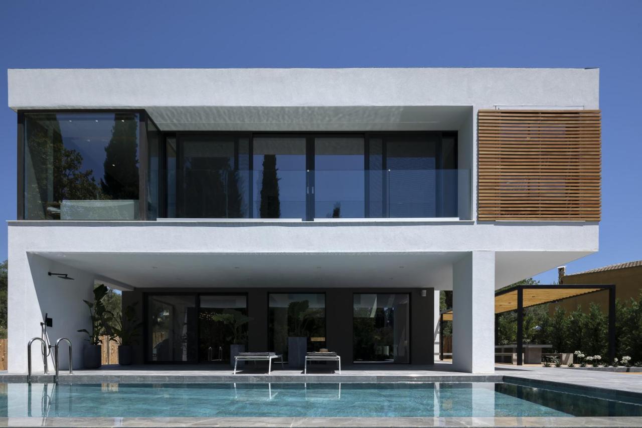 La Fortuna Villa - Award Winning Luxury Villa Close to Corfu Town - Chambres d'hôtes Karyófyto