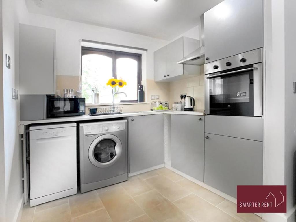 Hitchin - St Anne's - 2 bed coach house & Parking - B&B Hitchin