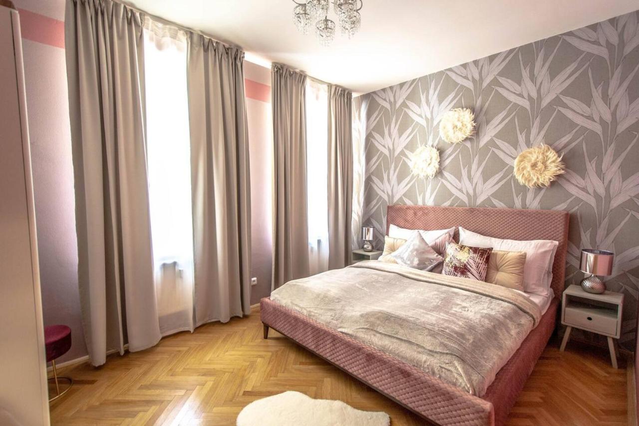 National Museum 3BDR Golden Stork Spot - B&B Prague