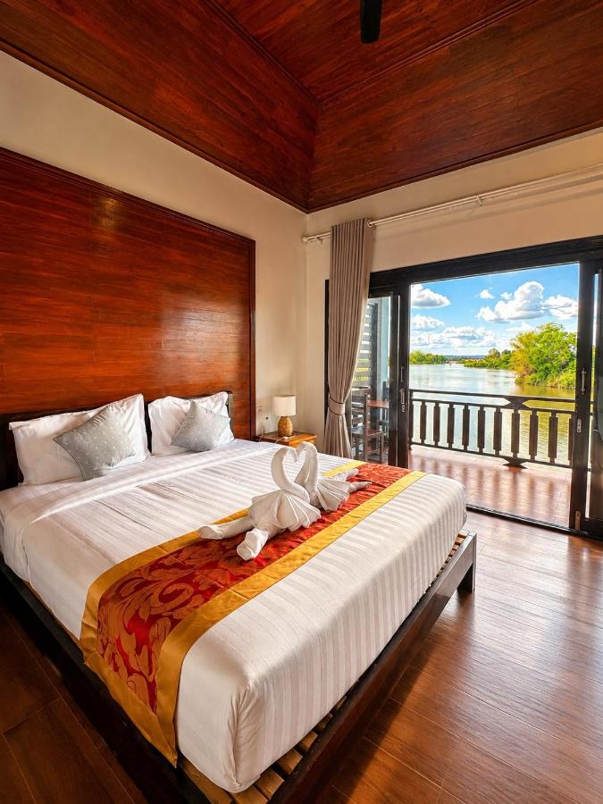 Paradise resort, Dondet River View