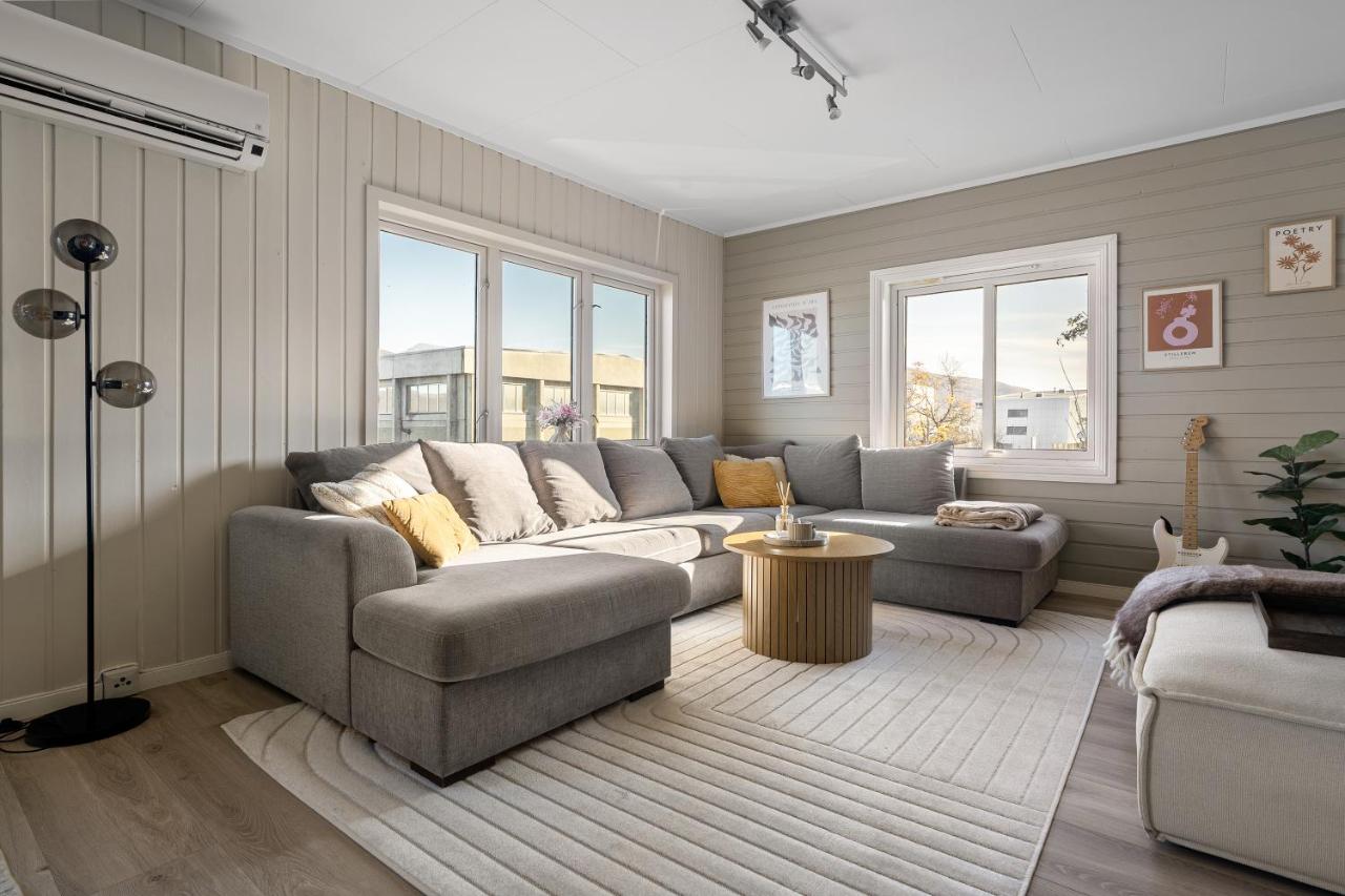 5-Bedroom Family Home Apartment - B&B Tromsø