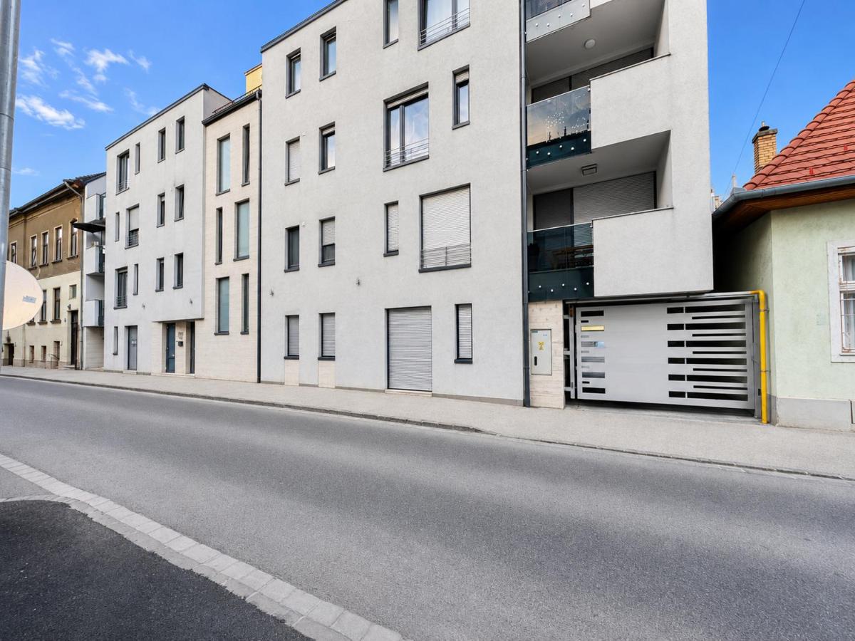Central Seven Apartman - Free Parking - B&B Győr