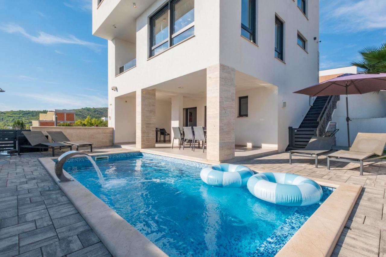 Villa NeRu Vodice- Private Heated Pool & Sea View - Ferienwohnung Vodice