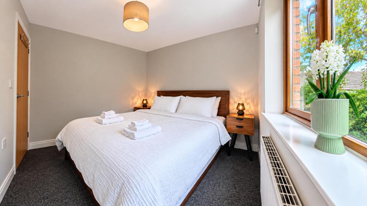 The Eastside Escape! Stunning 2 Bed Walk Anywhere - B&B Belfast