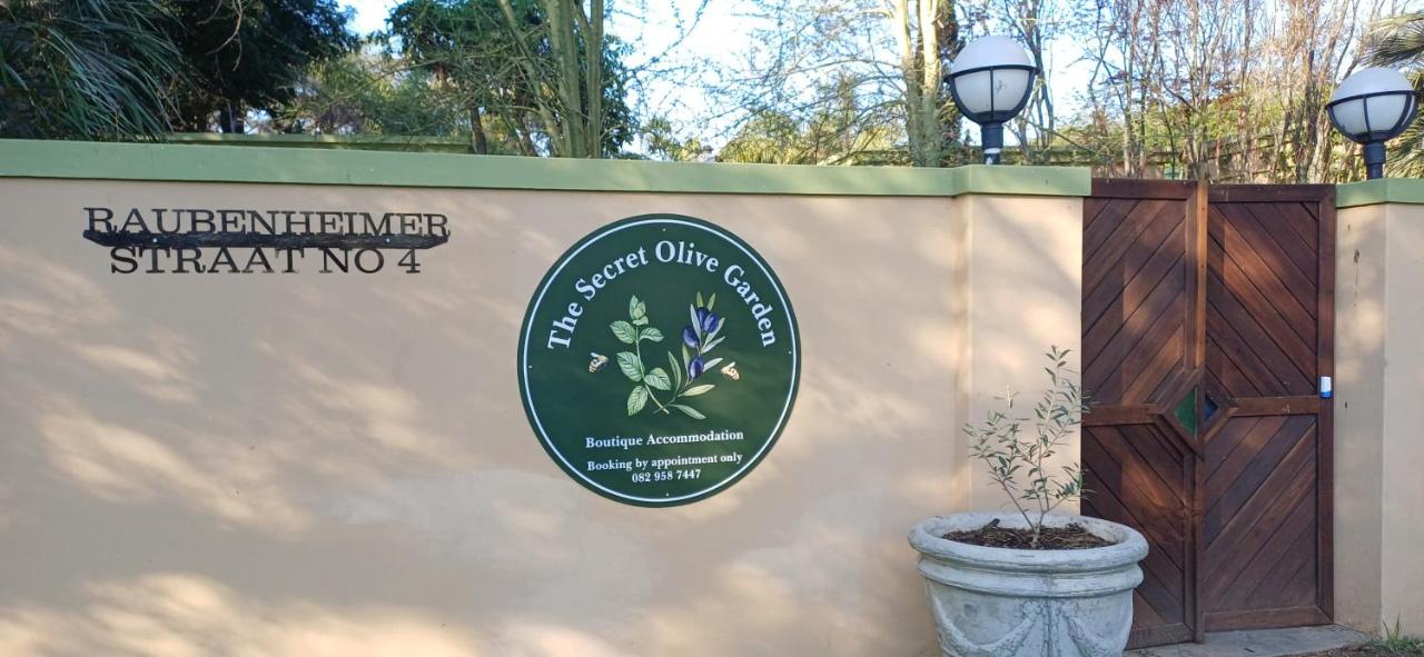 The Artist's Studio - B&B Oudtshoorn