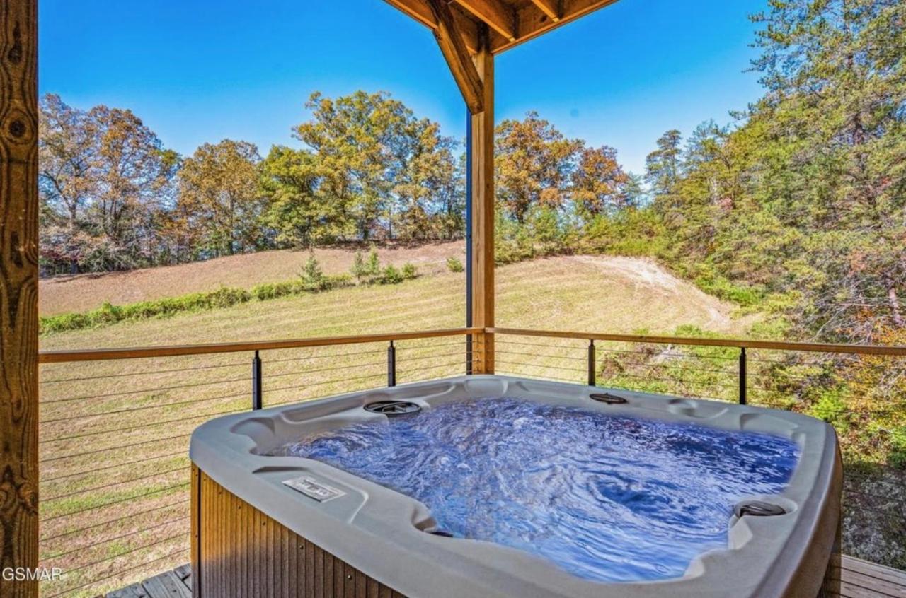 Meadows & Smoky Skies - B&B Sevierville