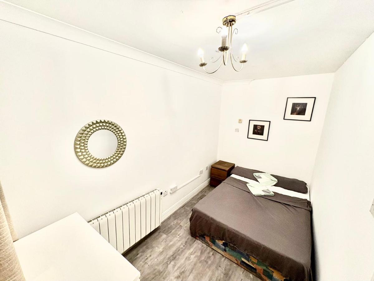 Double Private Room in a Cozy Apartment , Mountjoy Square - B&B Dublin