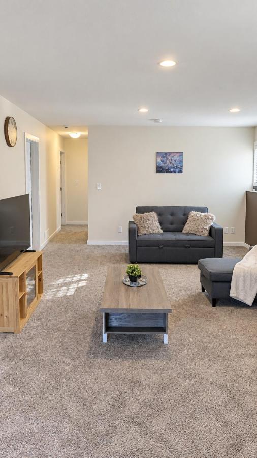Cozy One Bedroom Suite that Sleeps Four - B&B Prince George