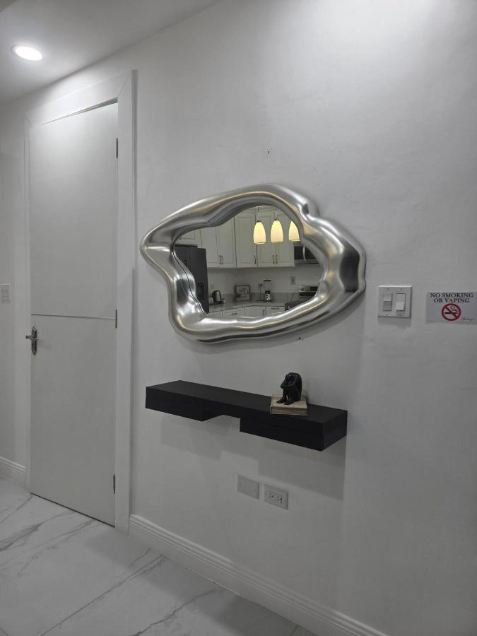 Charisma Apartment - Bed and Breakfast Kingston