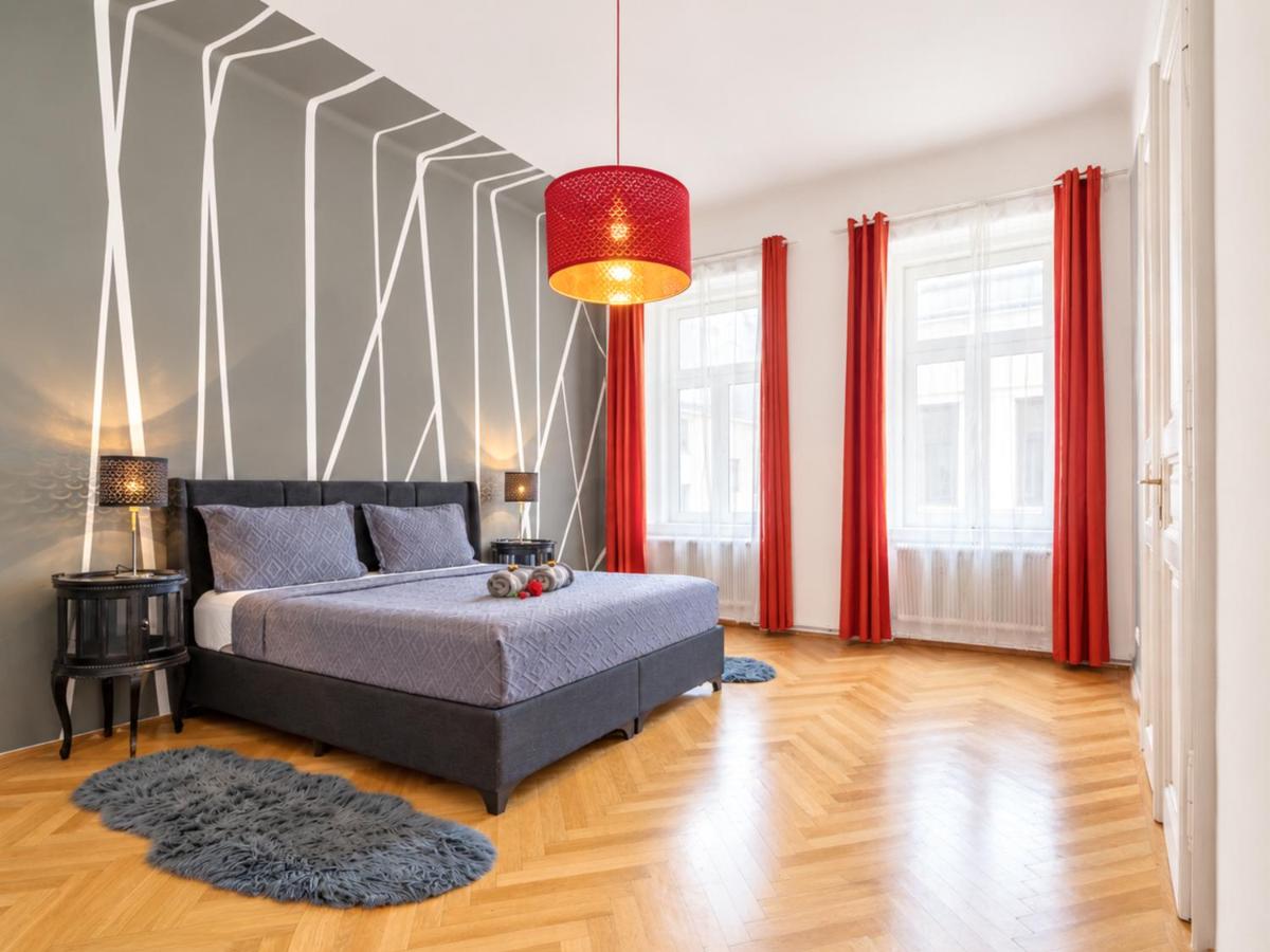 Spacious 2BR Apartment for 6 near Votivkirche & Metro U2 - Bed and Breakfast Wenen