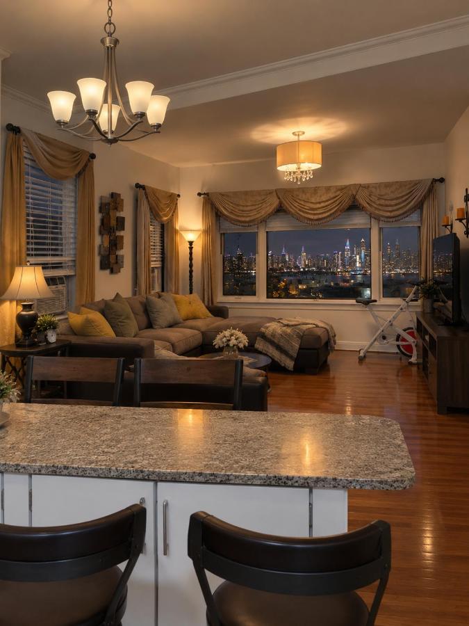 Very small room with view 0 - B&B West New York