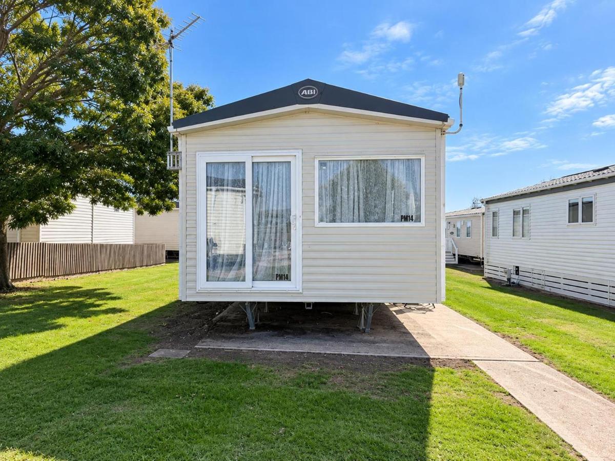 Superb 6 Berth Caravan At St Osyth Beach Park In Essex, Ref 28014Pm - B&B Clacton-on-Sea