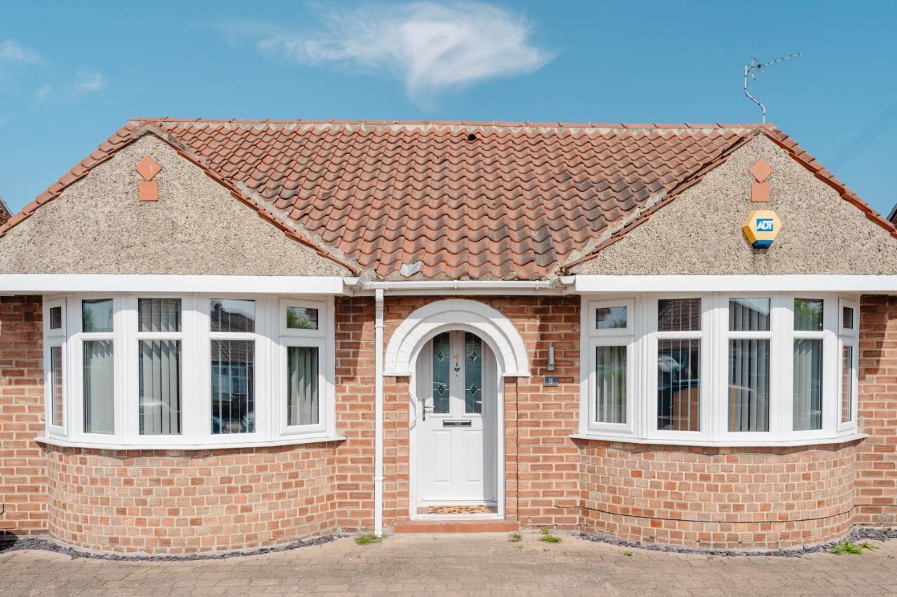 Spacious Garden Home York and A64 - Dog Friendly - B&B York