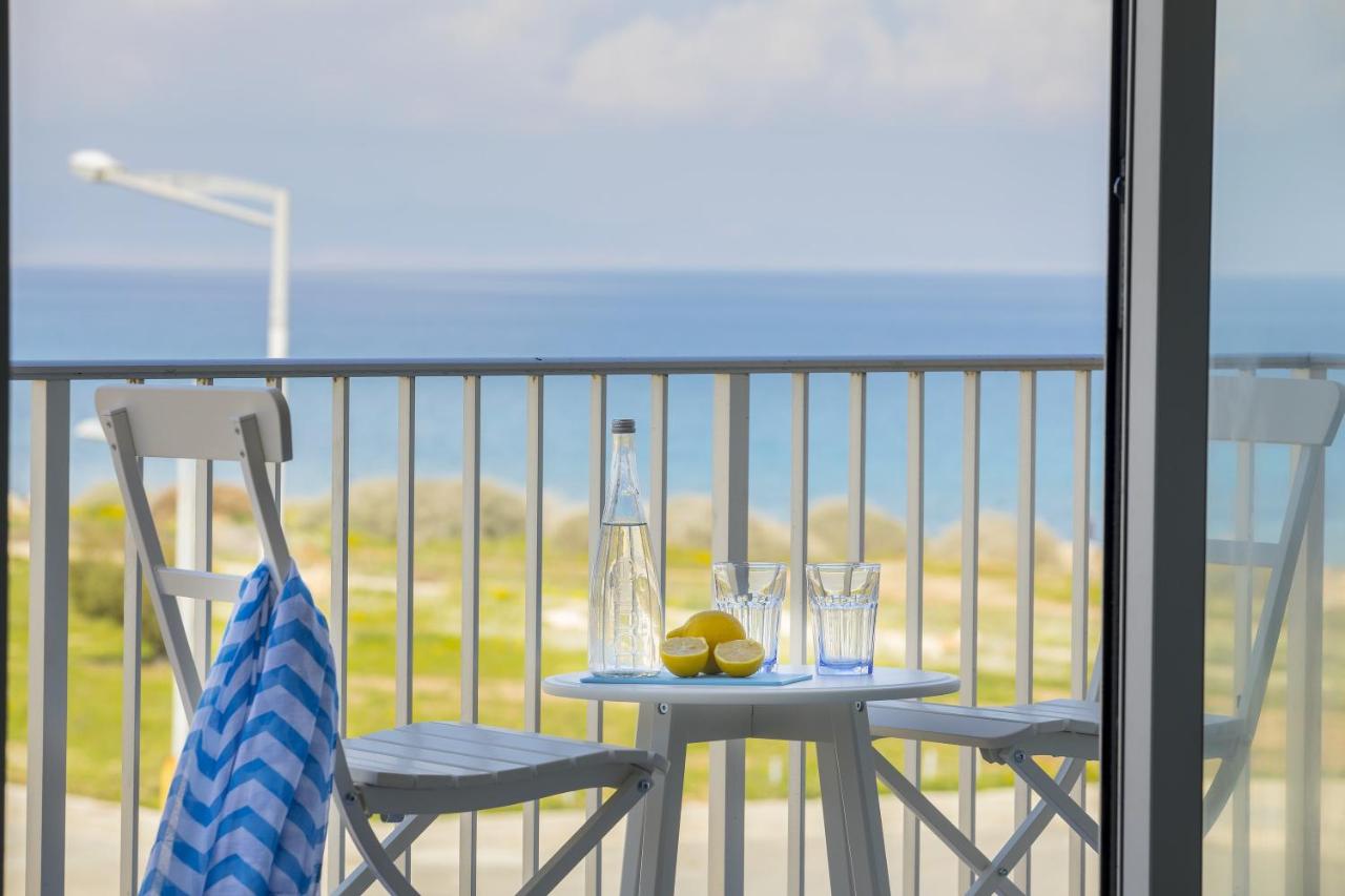 Azure Beachfront Suite - Chambres d’hôtes