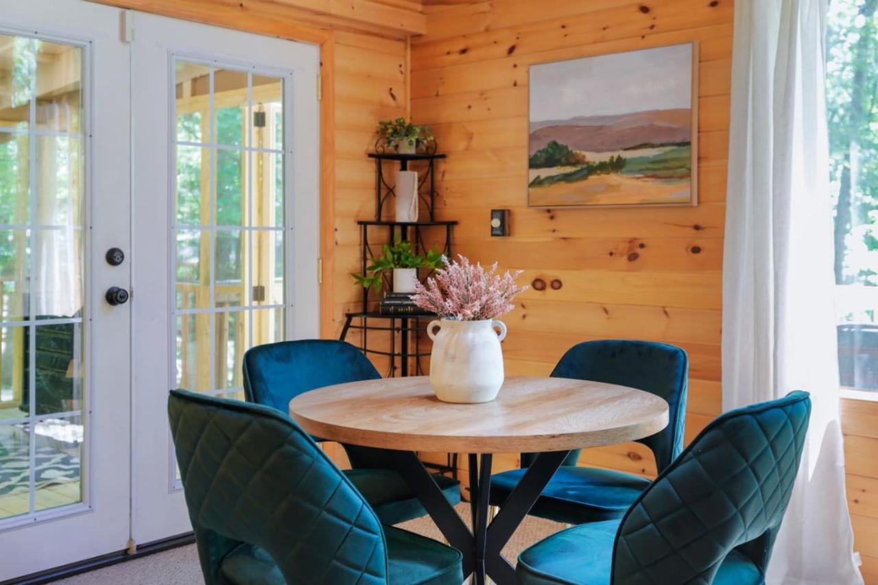 Dog-Friendly A-Frame with Hot Tub and Firepit - B&B Hedgesville