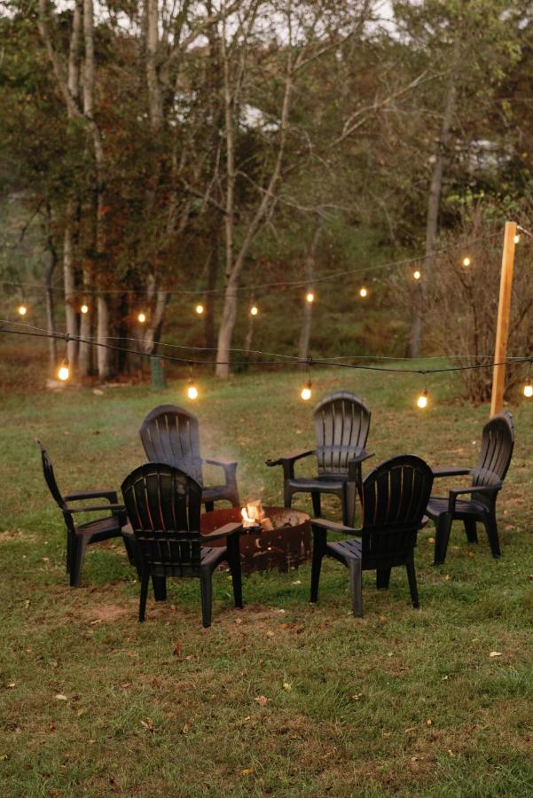 Creekside Fun Dog-friendly, Games & Fire Pit - B&B Morton Grove