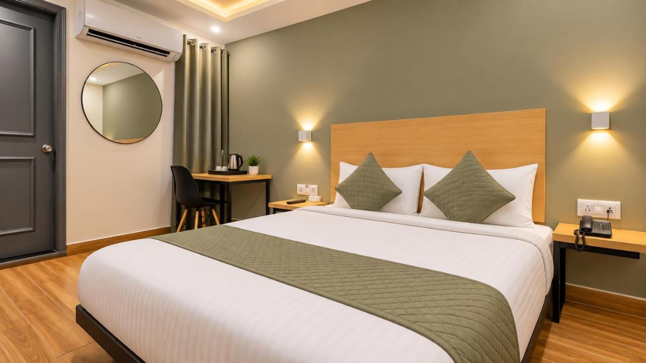 Hotel Premium Elite Near Model Town Metro Station - B&B Nuova Delhi