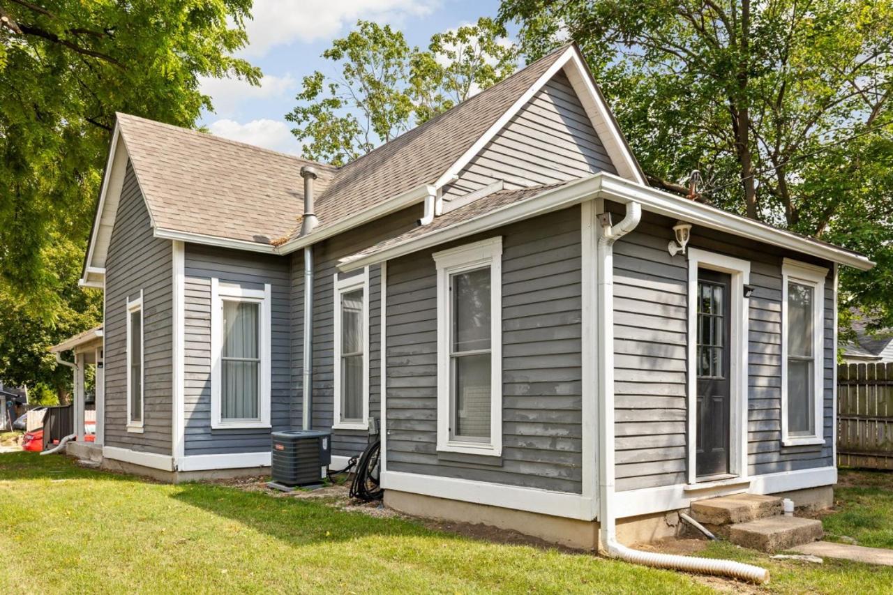 Cheerful 2-Bedroom Cottage in Downtown Noblesville - B&B Noblesville