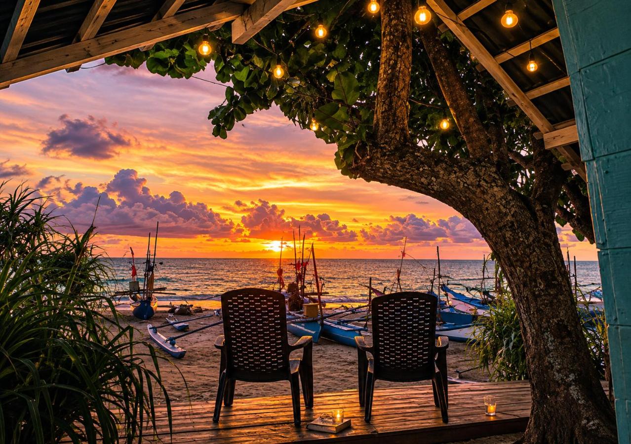 Surf Deck Beach Cabins - B&B Hikkaduwa