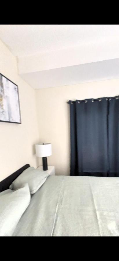 Modern North York Home Near Airport and York University - Ferienwohnung Toronto