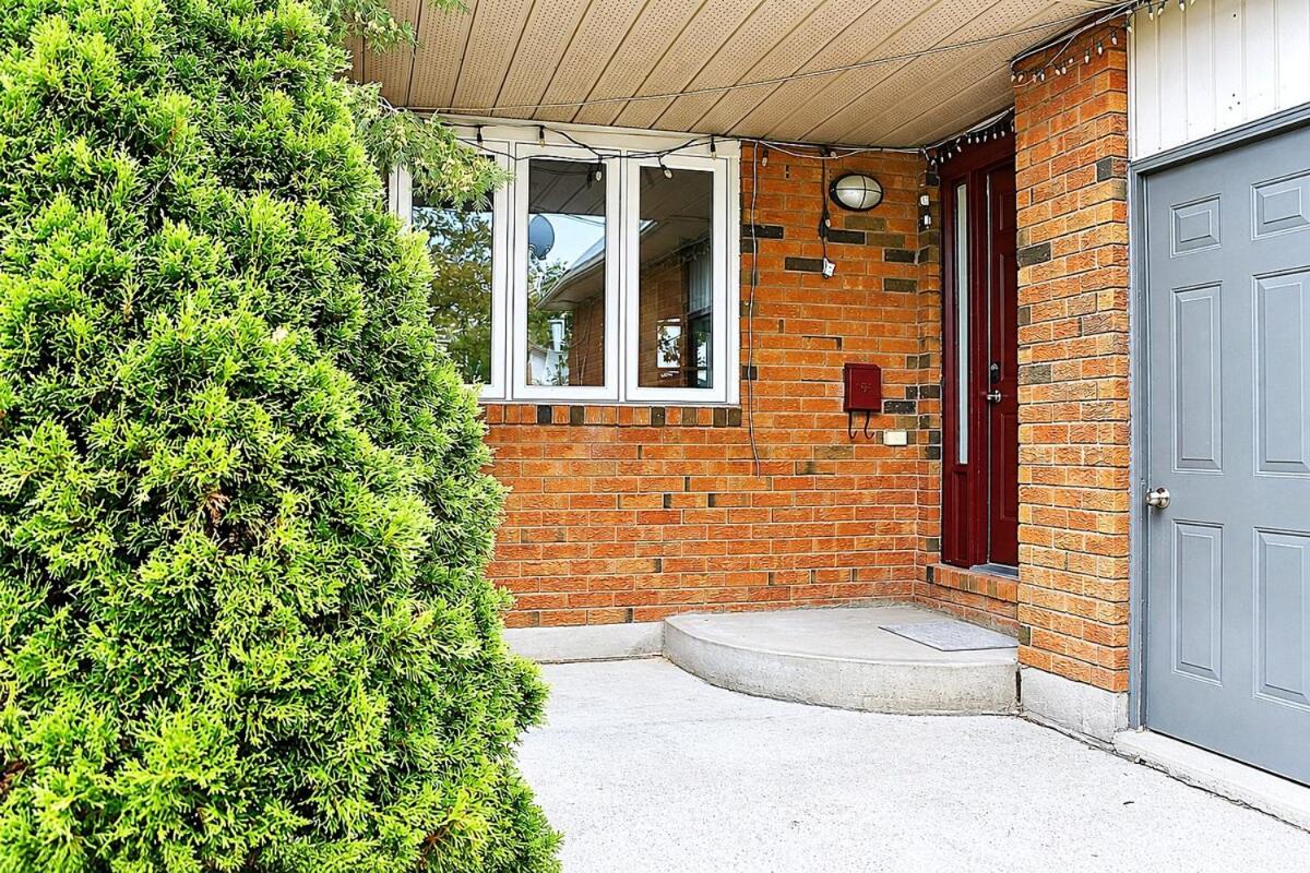 Sofi House in Barrie, 5 bedroom, pool table, PS4 - Chambres d'hôtes Barrie