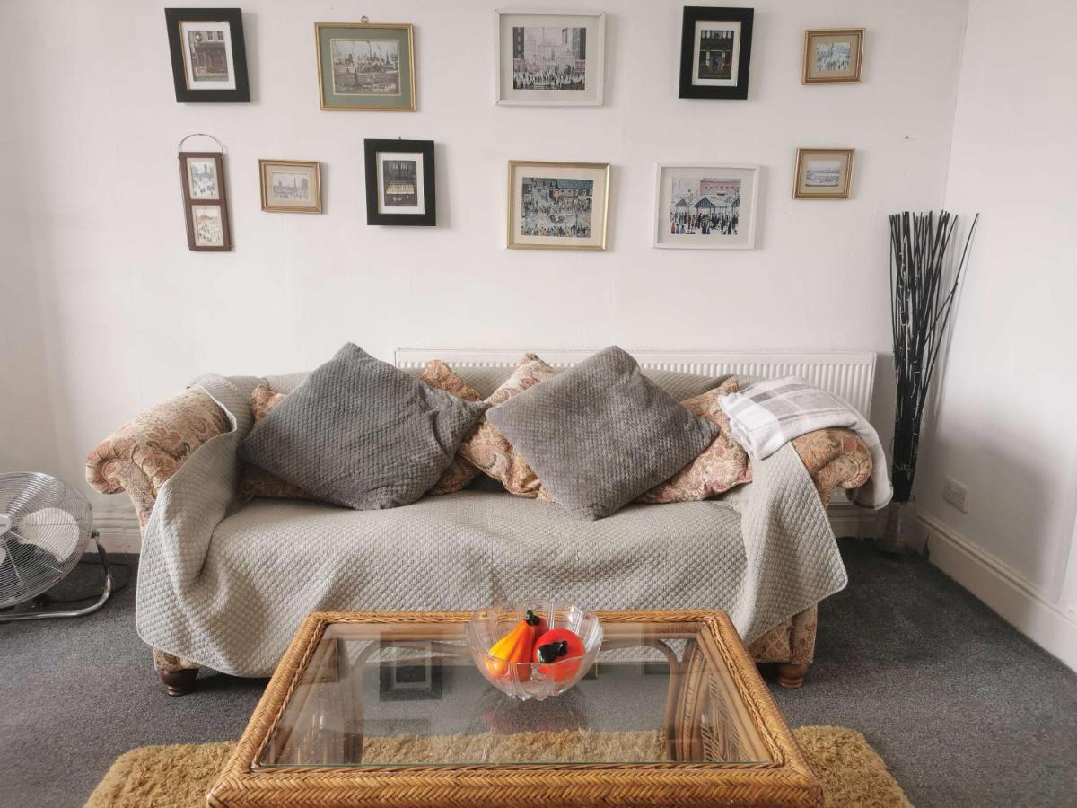 Elizabeth's Luxury 3 Bedroom Apartment - 2 Bathrooms & Kitchen - B&B Blackpool