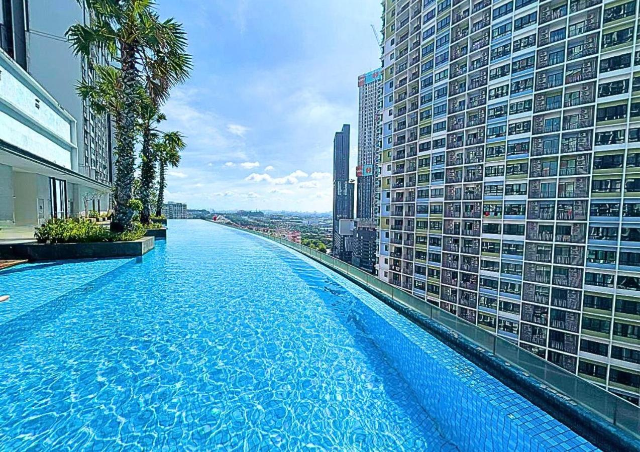 #ICT3, Comfy Loft High-Rise in i-City, 6Pax - B&B Shah Alam