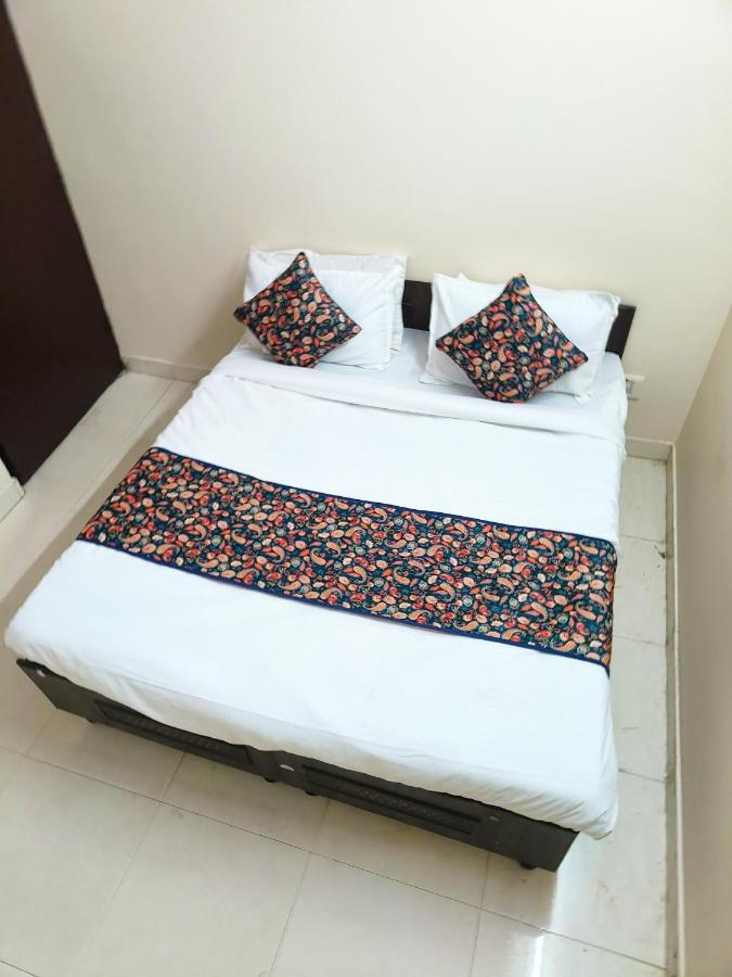Luxurious Room By Amisha Prime - Near Jal Mahal & Hawamahal - Chambres d'hôtes Jaipur