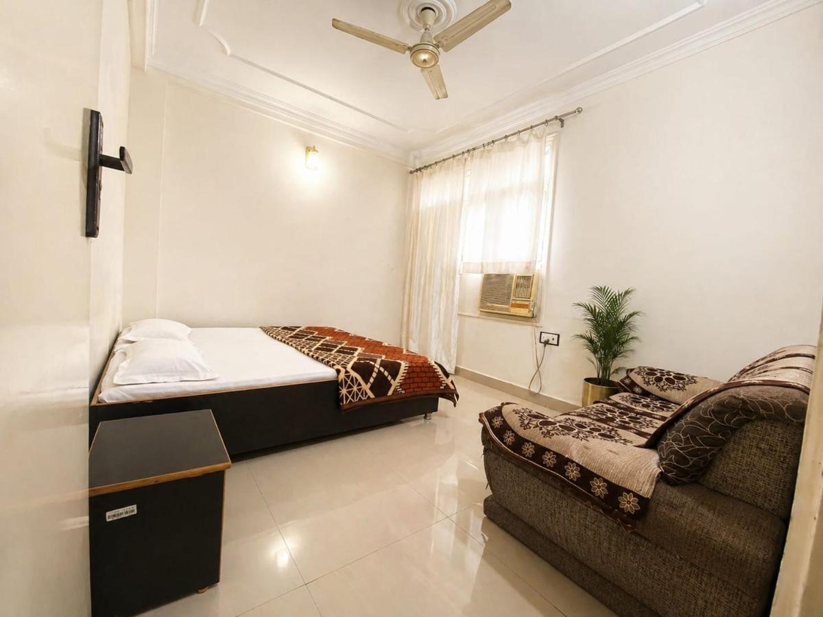 Krishna Apartment Homestay - Entire 3BHK flat - full ac - B&B Varanasi