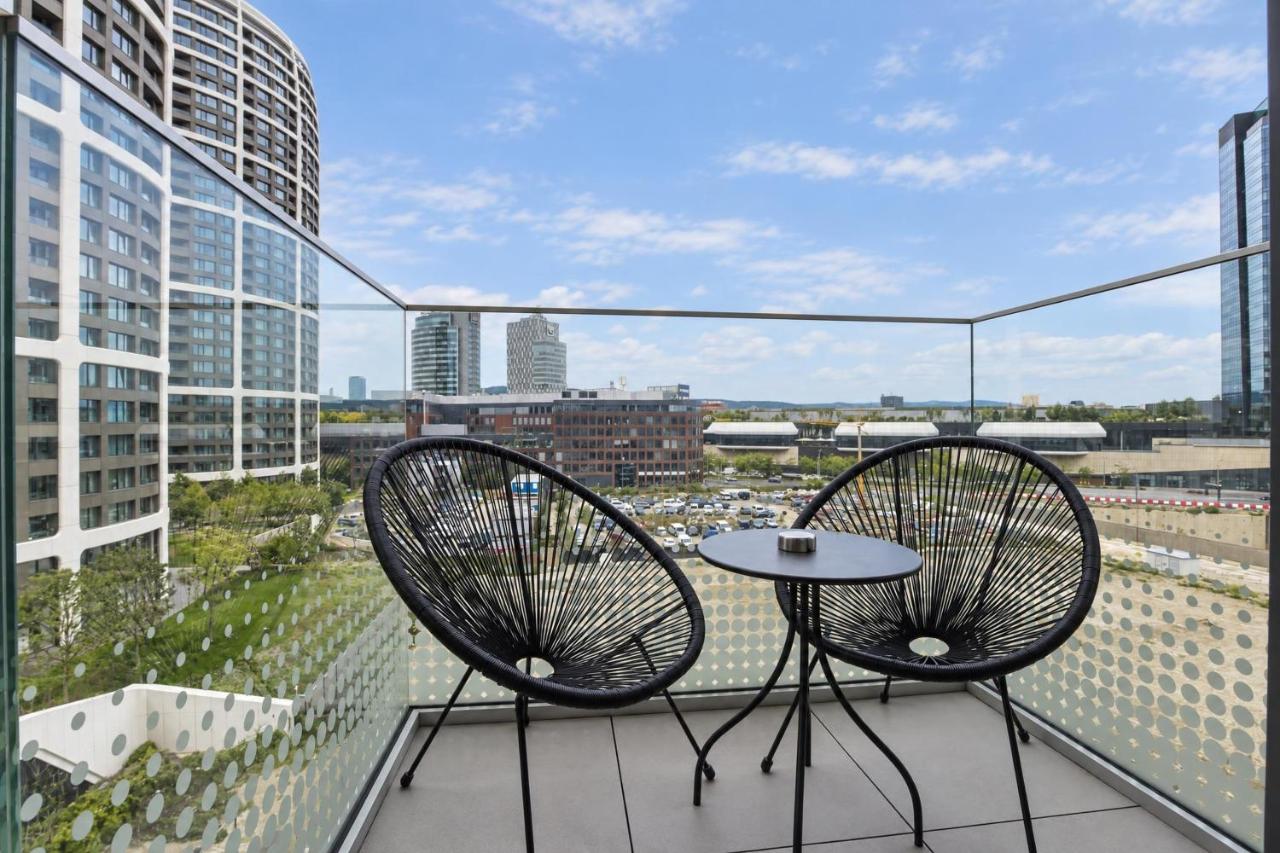 LAM Oak - AC - Free Parking - Balcony - B&B Bratislava