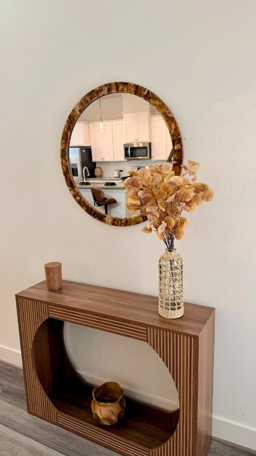 Modern Cozy Retreat Minutes From Downtown - B&B Houston