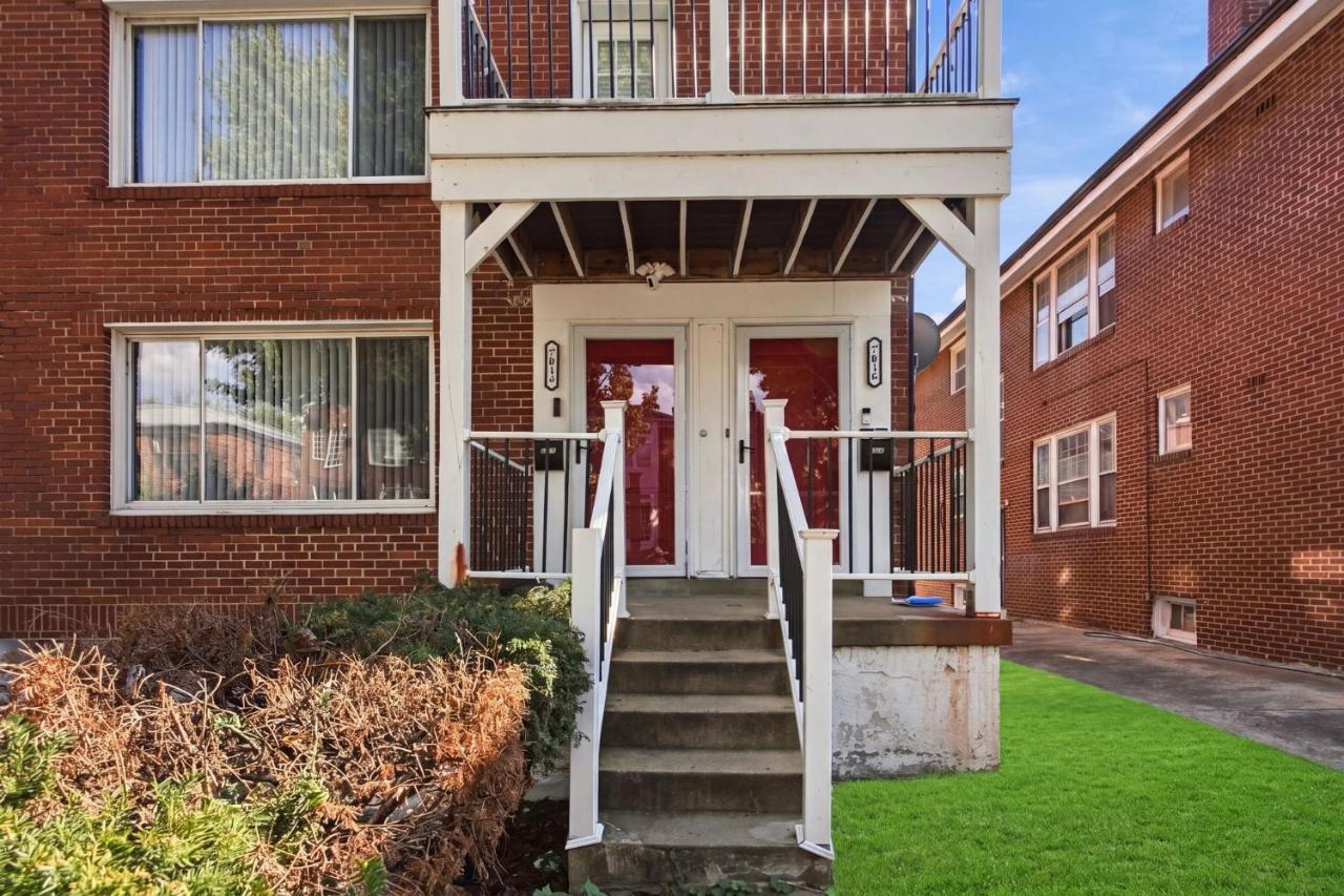 University City 2BR Near WashU with Patio - Bed and Breakfast University City