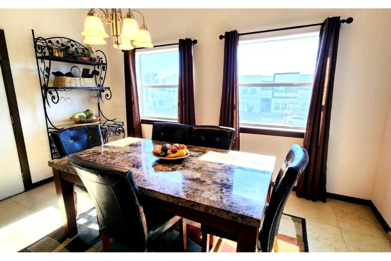 Designer Condo w/ Top Amenities Gated + Pool - B&B McAllen