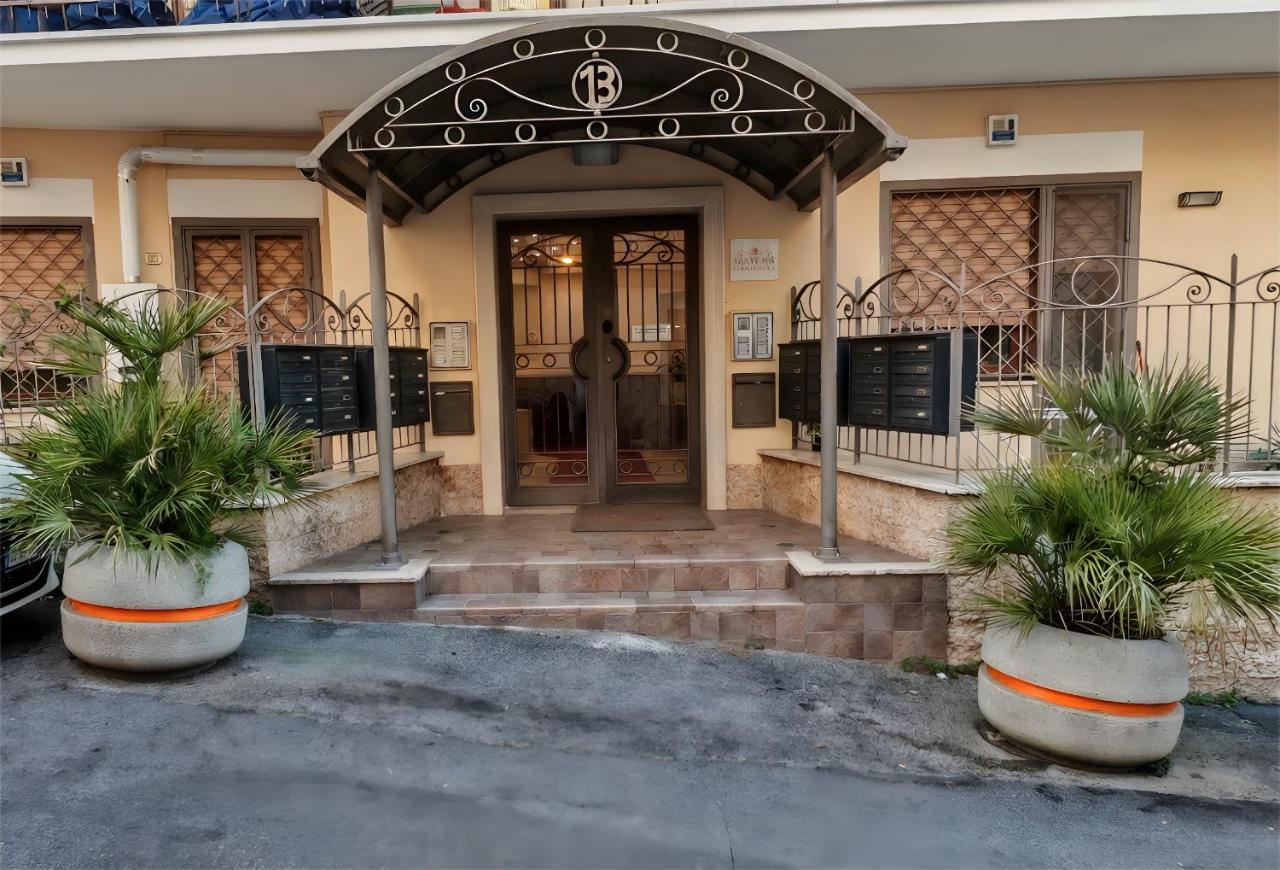 Maison Nino - B&B Roma