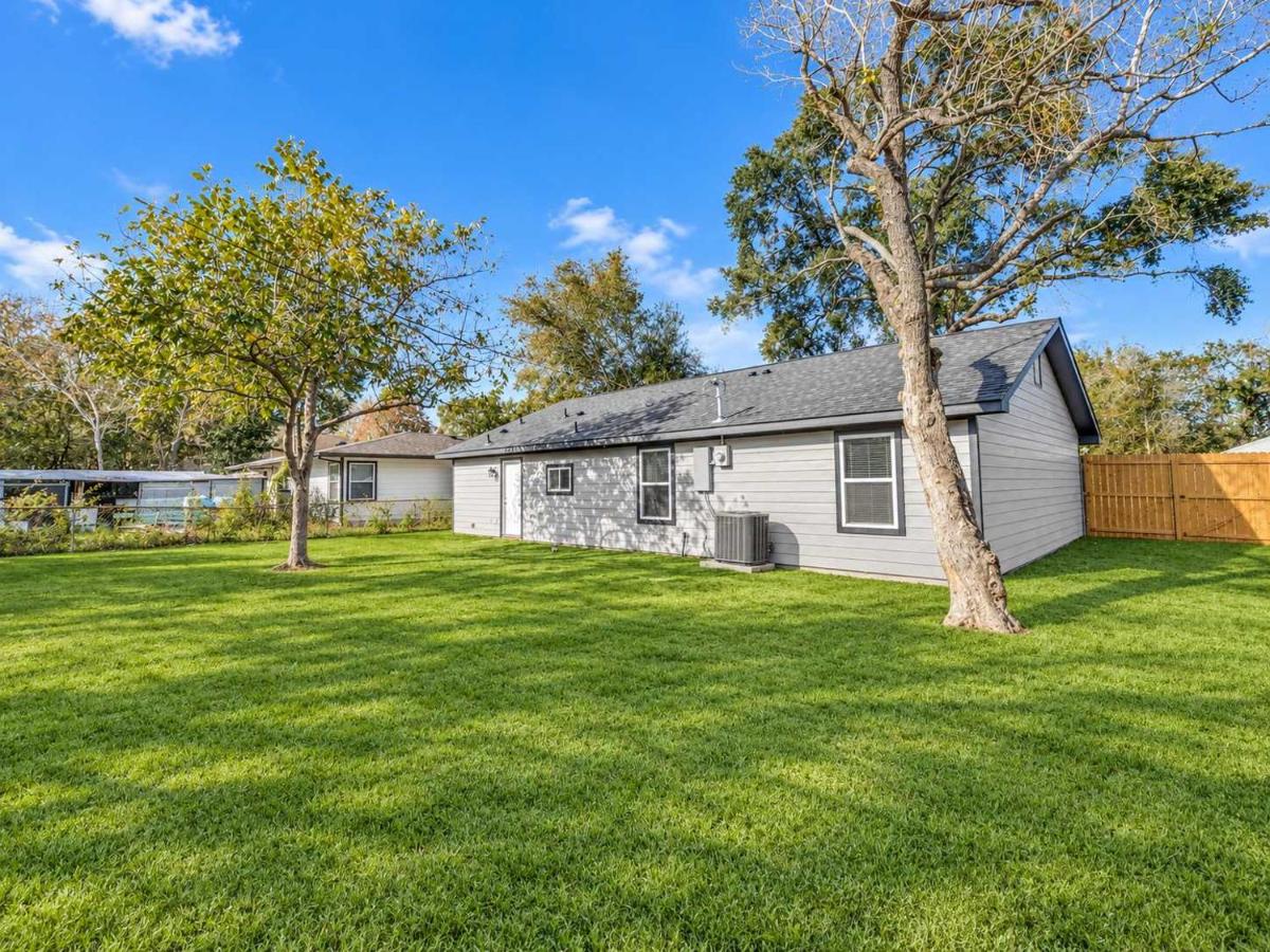 Spacious 4BR I Private backyard Sleeps 8 I Near NRG Med Center & DT - Ferienwohnung Houston