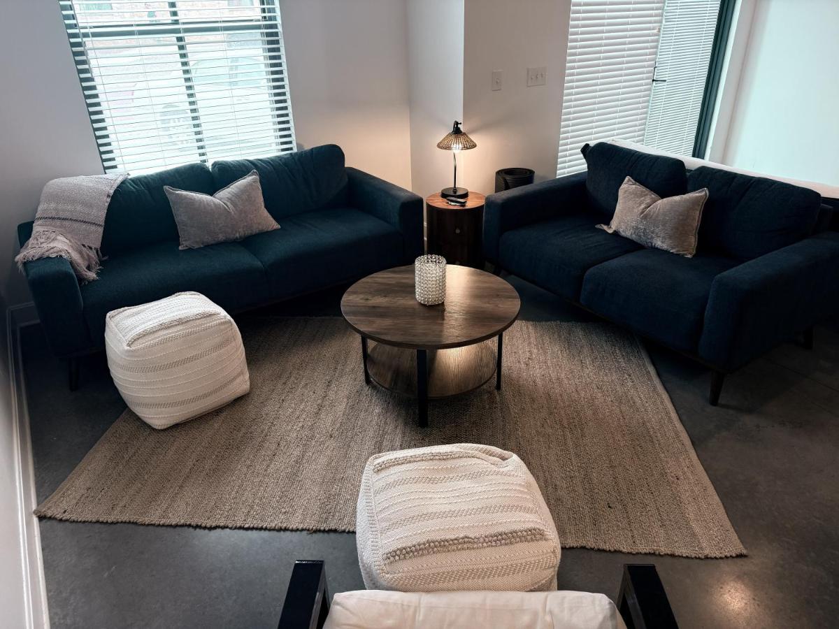 NEW Intoku Loft 2bed 2ba Blocks from Mass - B&B Lawrence