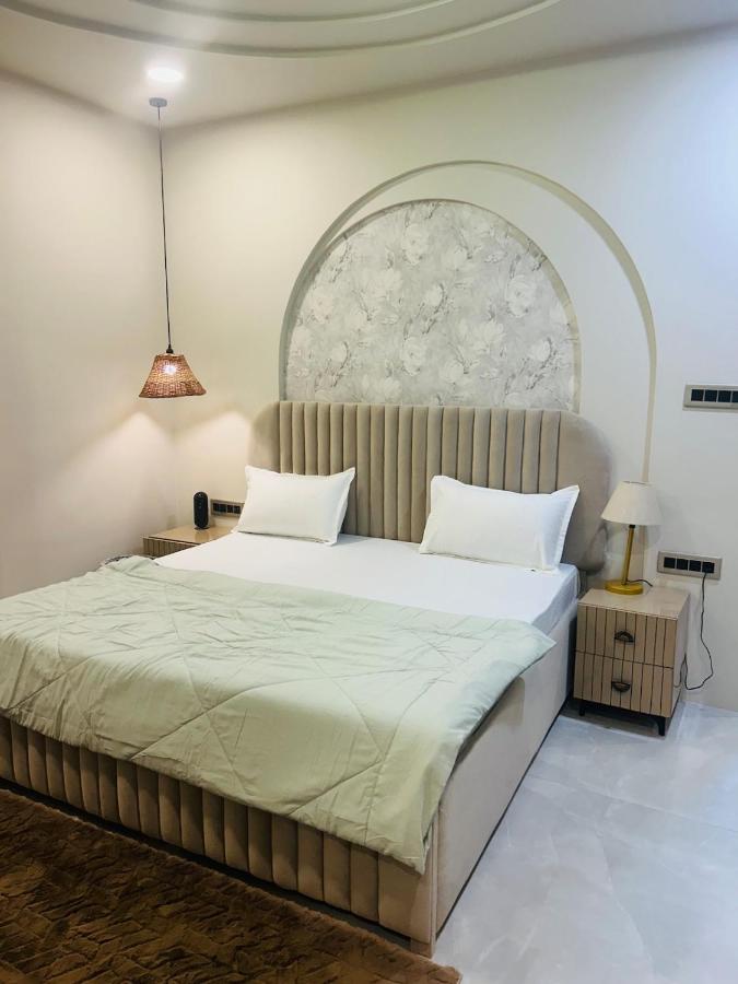 LuxuryTheme2BHK with Bath Tub - B&B Pachkhura Buzurg