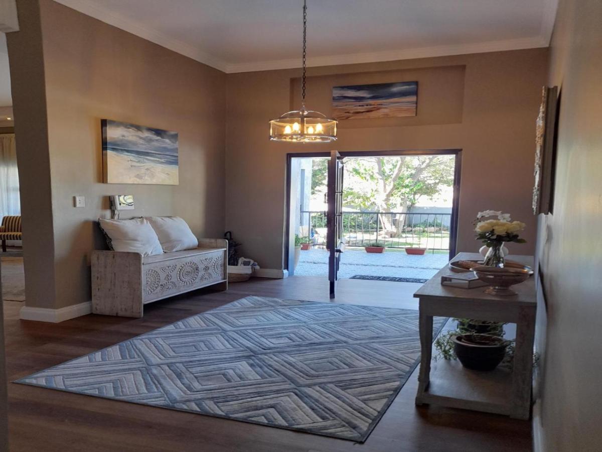 Safari Villa Botique Hotel - Bed and Breakfast Windhoek
