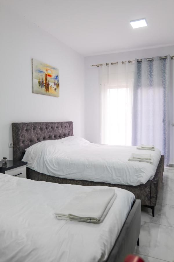 Seafront Apartment - Bed and Breakfast Shëngjin