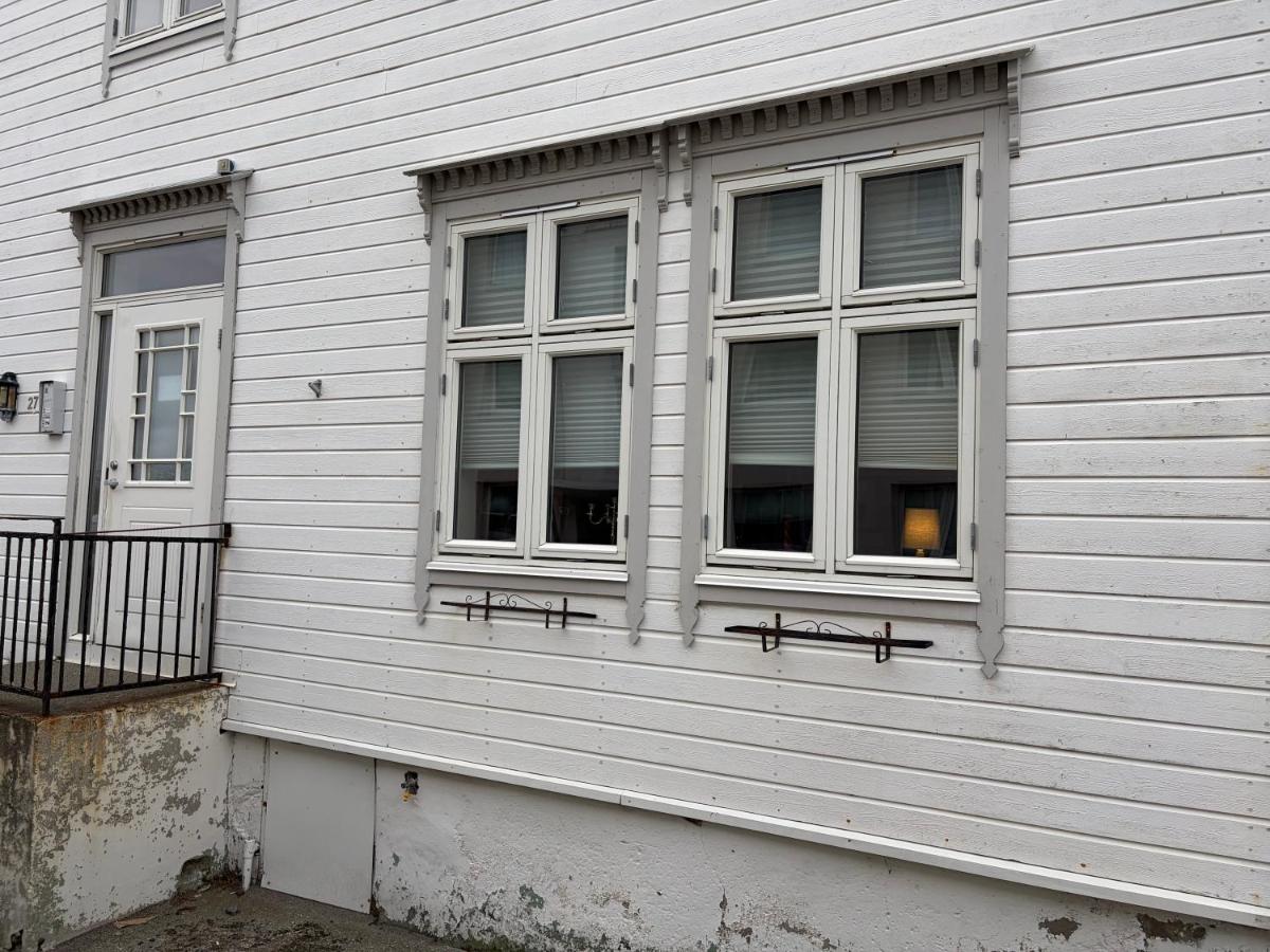 2 bedroom apartment historical downtown by the sea - Chambres d'hôtes Ålesund