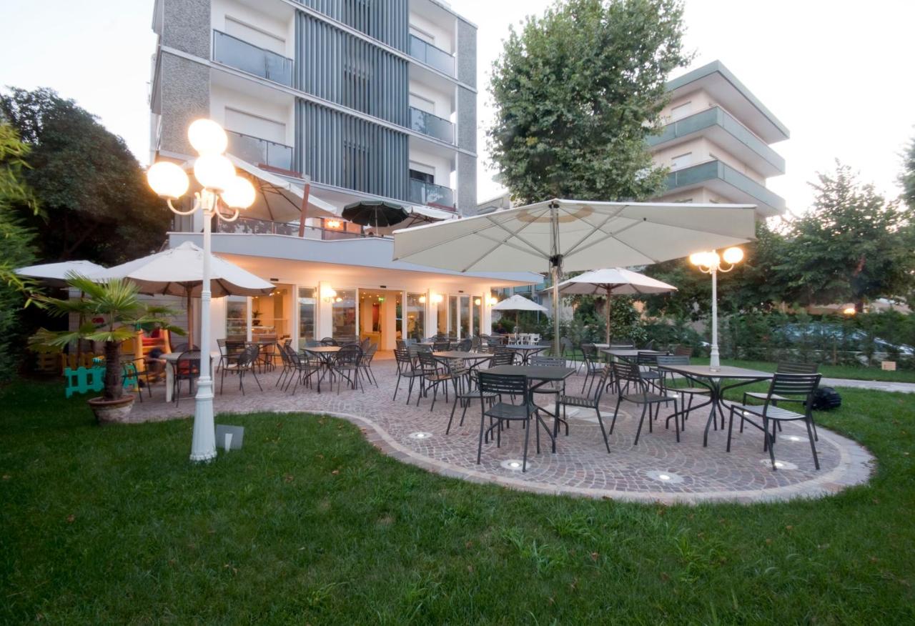 B&B Riccione - Hotel Corona - Bed and Breakfast Riccione