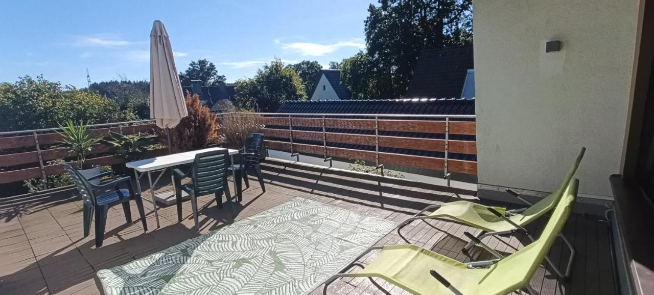 Gemütliche Ferienwohnung mit großer Dachterasse in gehobener Wohngegend - B&B Halver