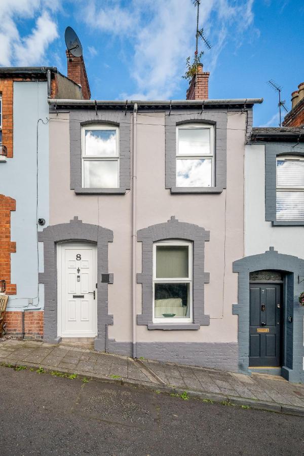 2 Bedroom House Derry City Centre with Free WiFi 5 Guests No 8 - B&B Londonderry